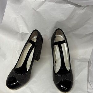 Theory Vero Cuoio Black and Gray patent stitched Heels size 38 1/2 (8)